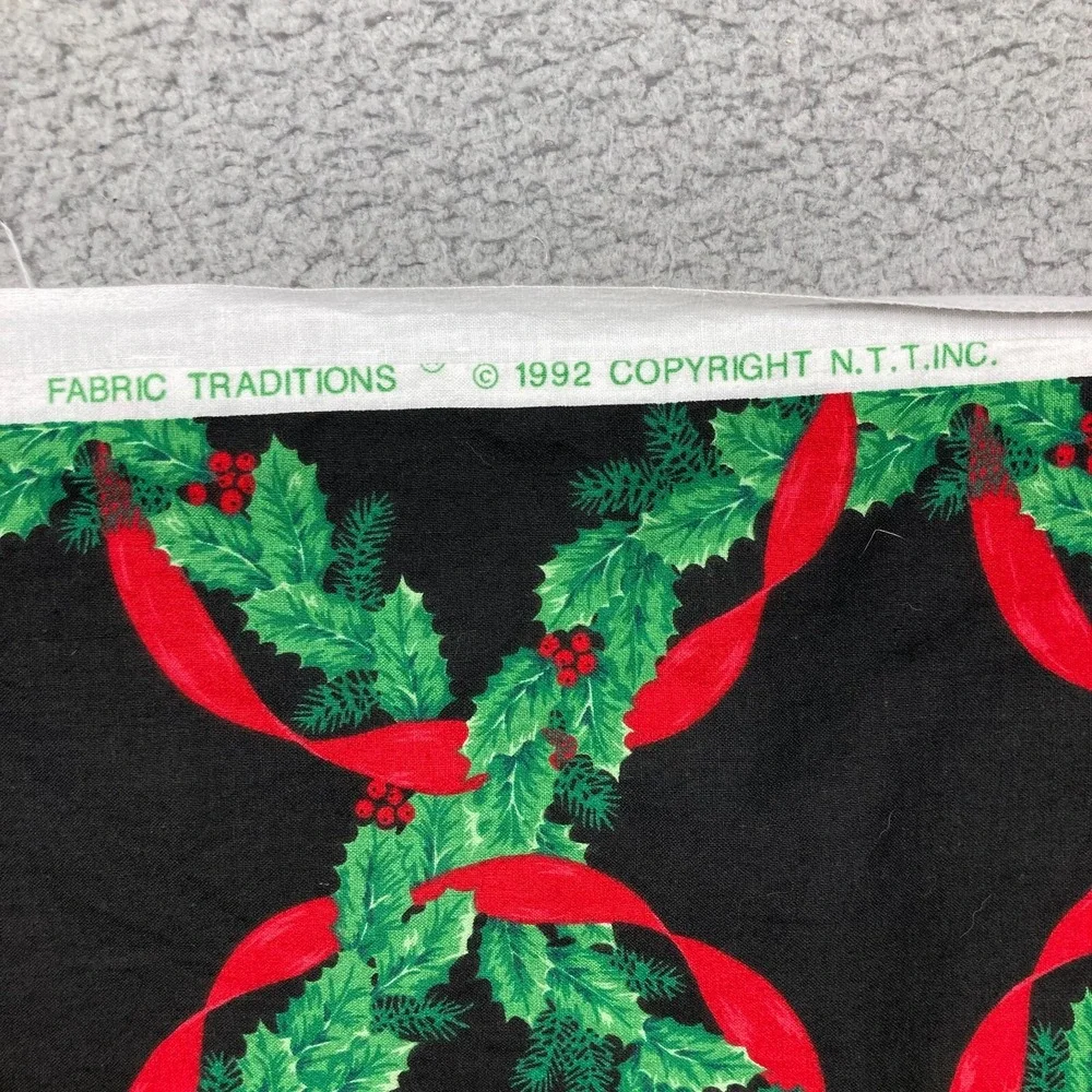 Vintage Fabric Traditions 1 Yard Christmas Print Black Green Red 42